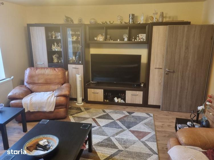 Casă cu 3 camere decomandat în Strei