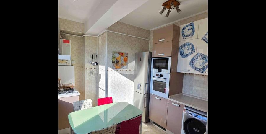 Apartament cu 3 camere decomandat, mobilat în Băneasa
