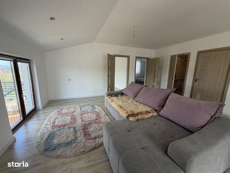 Casă cu 4 camere cu Teren 1175 Mp în Central