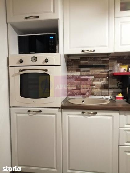 Apartament cu 3 camere, mobilat în Central