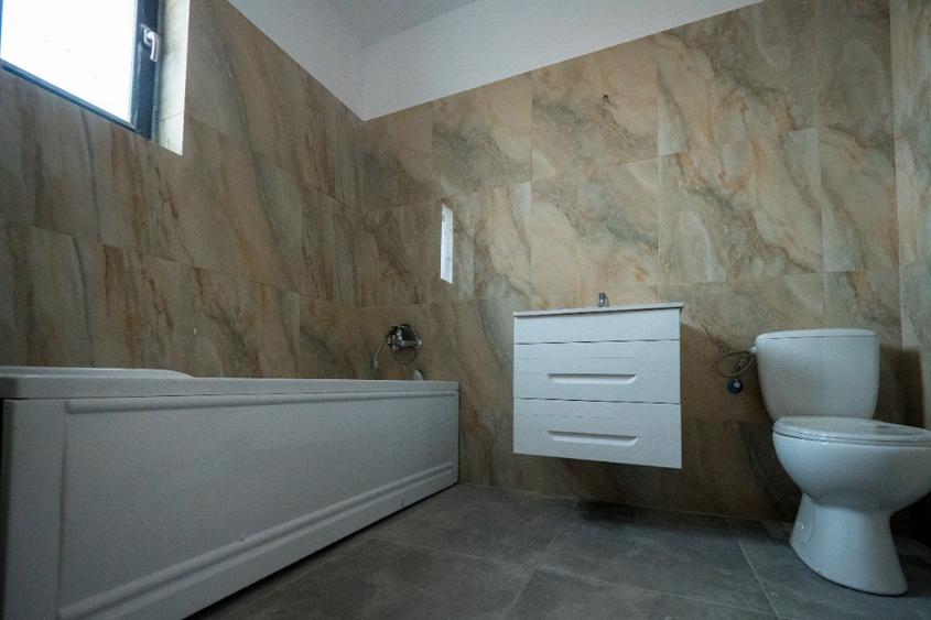 Casă cu 4 camere cu Teren 510 Mp în Balotești