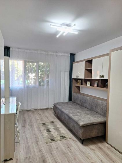 Garsonieră decomandată în Sud