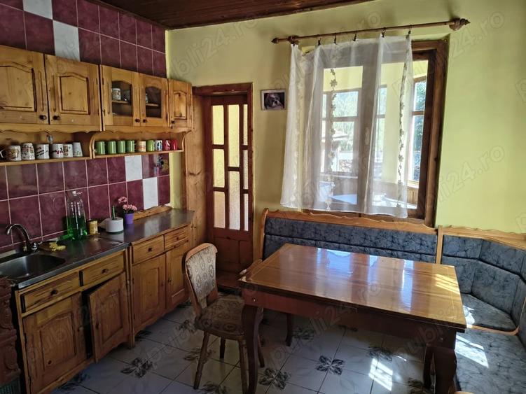 Casă cu 4 camere cu Teren 1000 Mp în Central