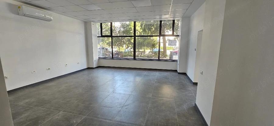 Spațiu comercial, de 98 mp, în Poarta 6