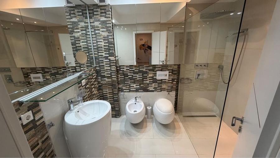 Apartament cu 3 camere decomandat în Exterior Vest