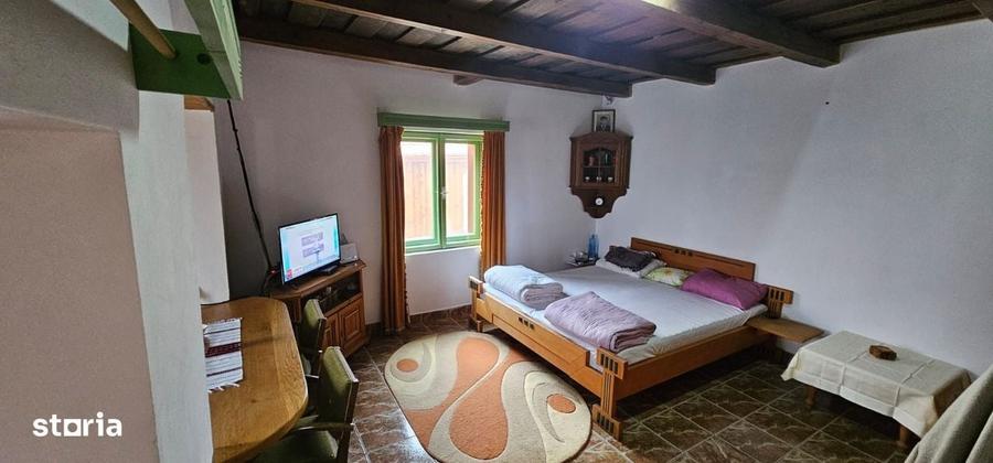 Casă cu 4 camere semidecomandat în Zece Hotare