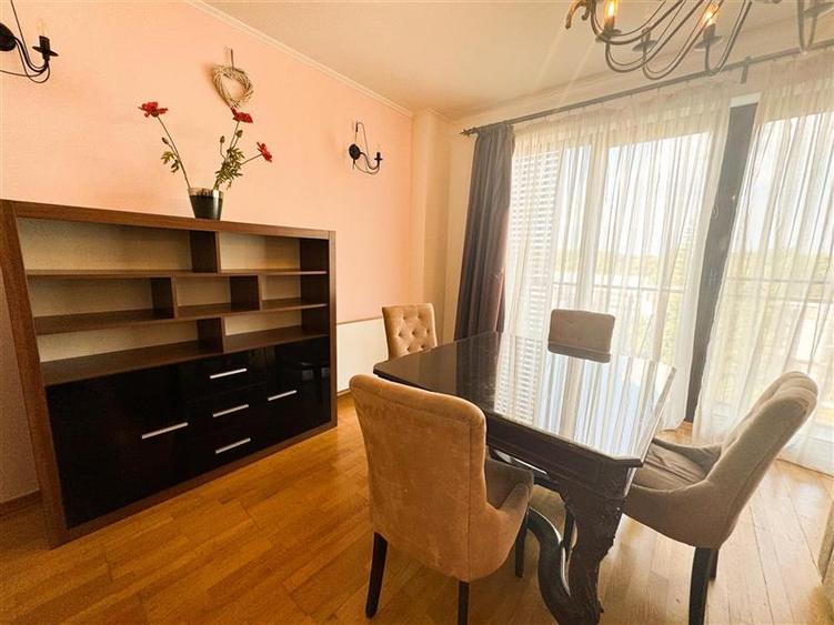 Apartament cu 3 camere decomandat, mobilat în Central