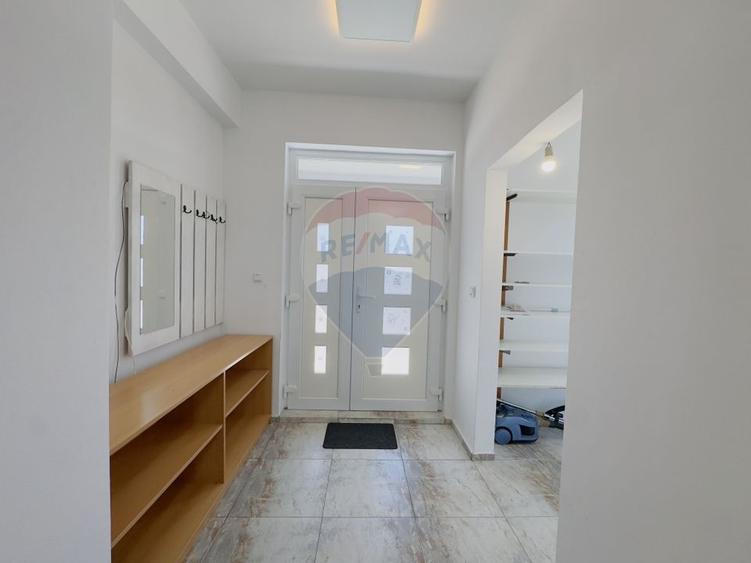 Casă individuală cu 5 camere cu Teren 500 Mp în Paleu