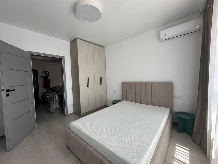 Apartament cu 3 camere semidecomandat în Sud