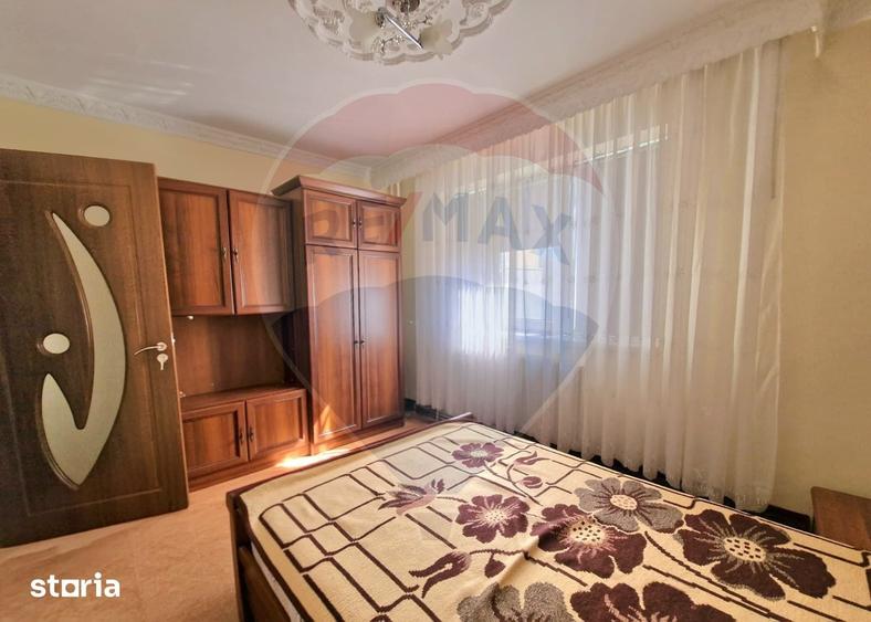 Apartament cu 3 camere decomandat în Republicii