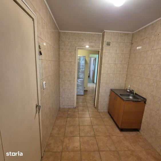 Apartament cu 3 camere decomandat în Giurgiului