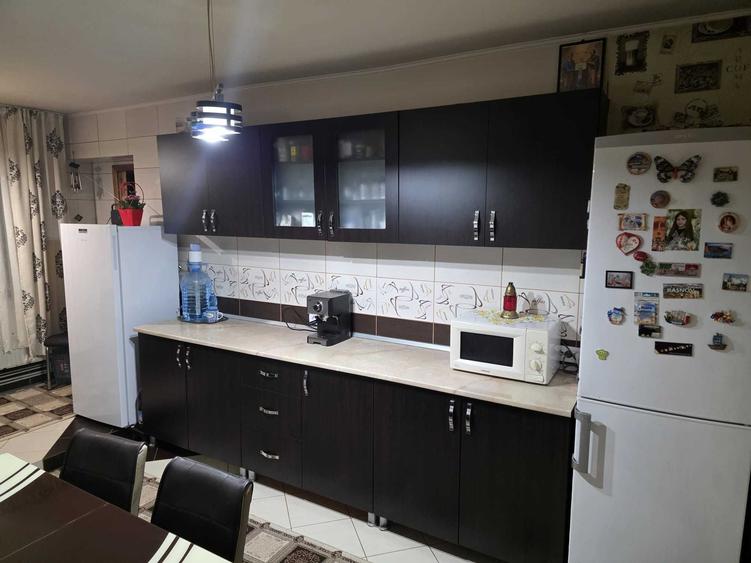 Apartament cu 3 camere decomandat în Vlădeni