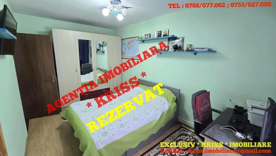 Apartament cu 3 camere semidecomandat în Banat