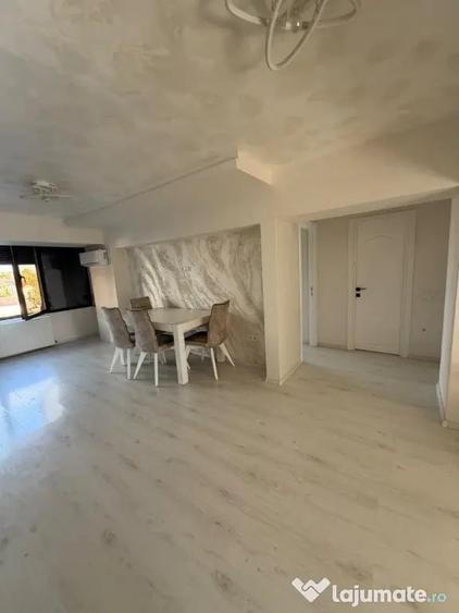 Apartament cu 3 camere semidecomandat în Independenței