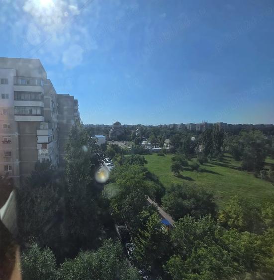 Apartament cu 3 camere decomandat în Drumul Taberei