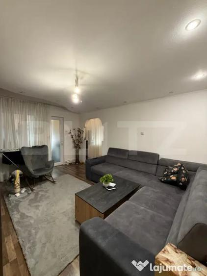 Apartament cu 3 camere semidecomandat în Comuna din Paris