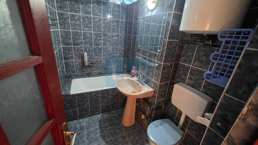 Apartament cu 3 camere semidecomandat în Crihala