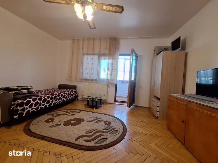 Apartament cu 3 camere decomandat, mobilat în Ciarda Roșie