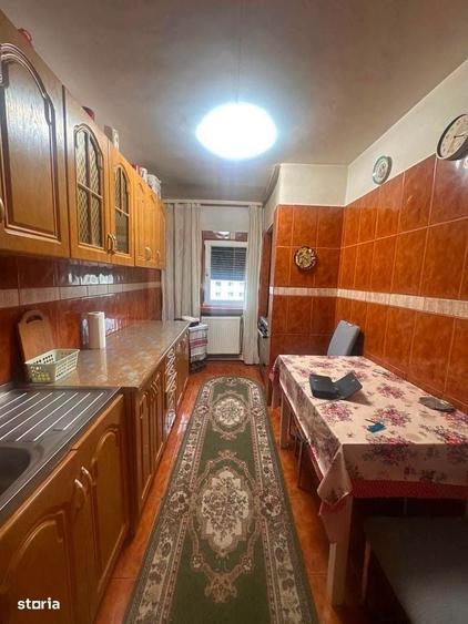 Apartament cu 4 camere decomandat în Central