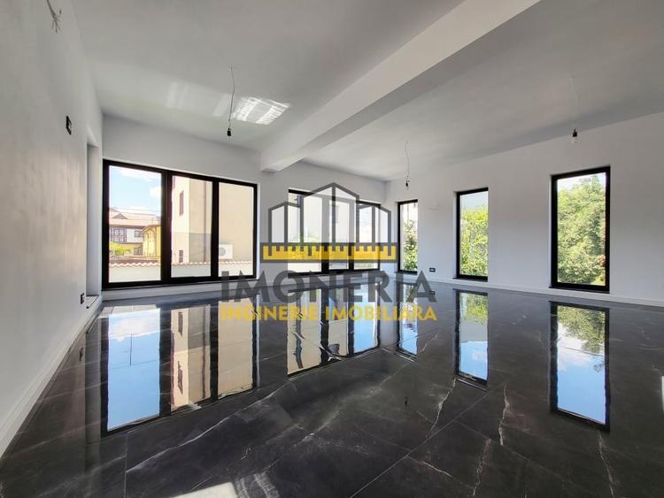 Casă individuală cu 5 camere cu Canalizare în Titan