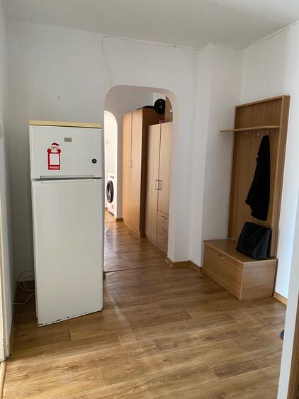 Apartament cu 3 camere decomandat în Nicolina