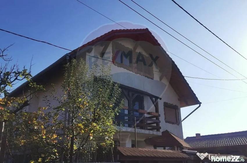Casă cu 7 camere cu Teren 342 Mp în Calea Clujului