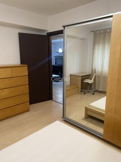 Proprietar inchiriez apartament 3 camere in vila cu 3 apartamente,totul separat,loc parcare