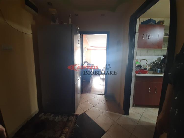 Apartament cu 3 camere semidecomandat în Dristor