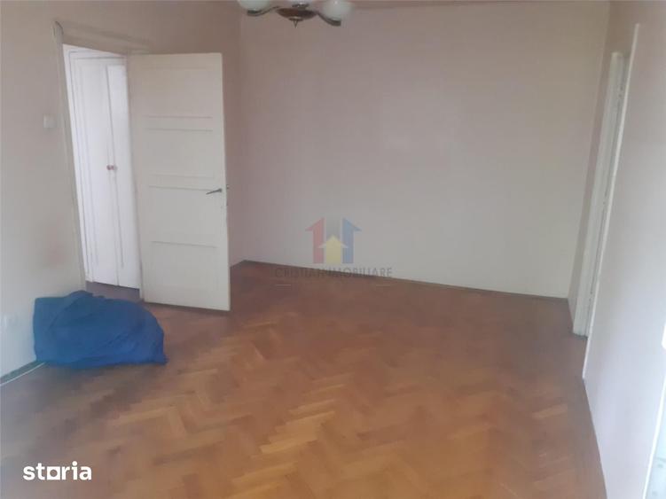 Apartament cu 3 camere semidecomandat în Hristo Botev