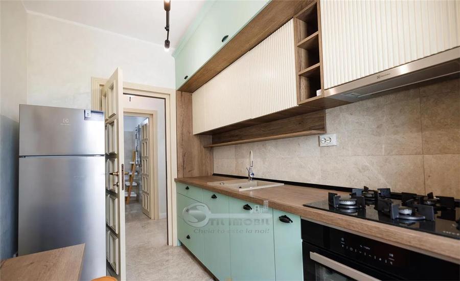 Apartament cu 3 camere semidecomandat în Copou