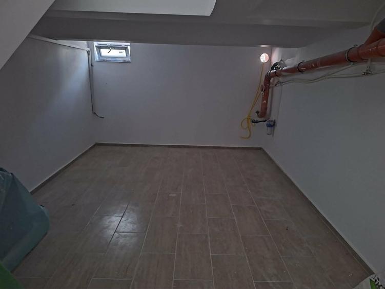 Duplex cu 4 camere cu Canalizare în Palazu Mare