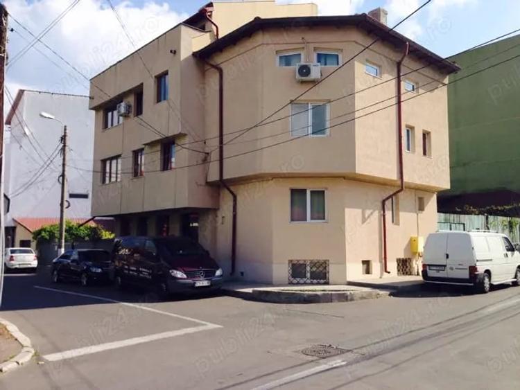 Casă cu 10 camere cu Teren 110 Mp în Stadion