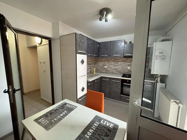 Apartament cu 3 camere decomandat, mobilat în Steaua
