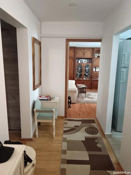 Apartament cu 3 camere decomandat în Odobescu