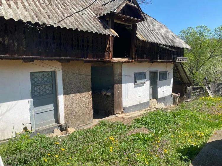 Casă cu 5 camere în Gutinaș