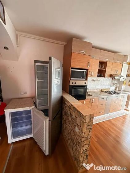 Apartament cu 2 camere decomandat în Tractorul