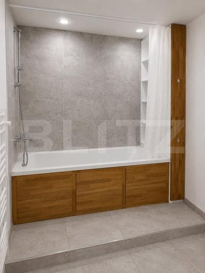 Casă individuală cu 8 camere cu Canalizare în Reghin