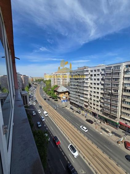 Apartament cu 3 camere semidecomandat în Bucur Obor