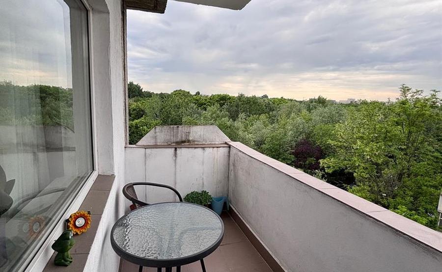 Apartament cu 2 camere decomandat în Văcăresti