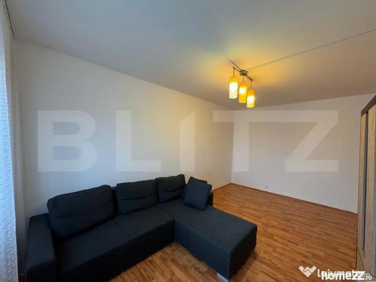 Apartament cu 3 camere decomandat în Sărari