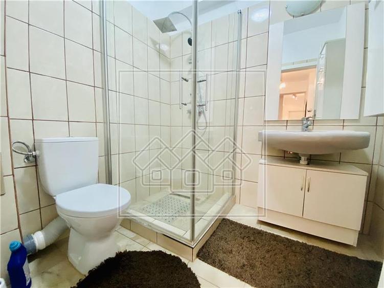 Apartament cu 3 camere nedecomandat în Turnișor