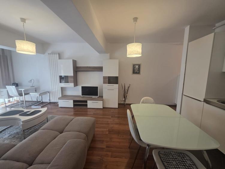 Apartament cu 2 camere decomandat, mobilat în Ultracentral