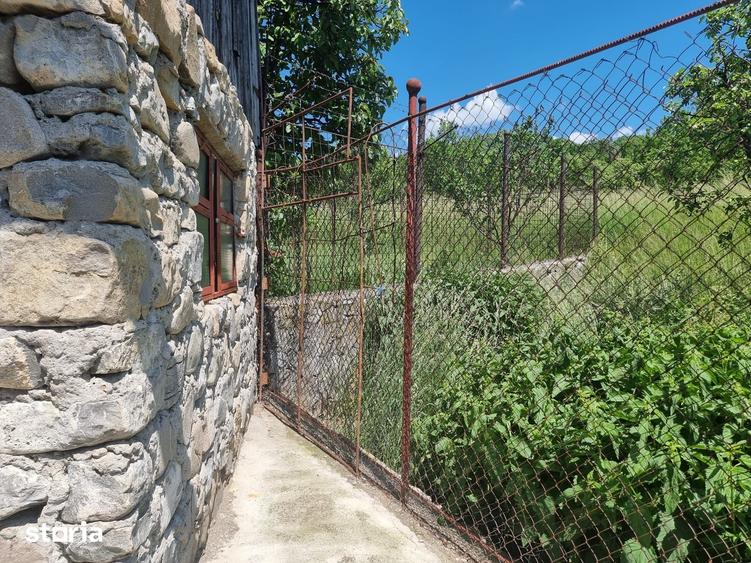 Casă cu 2 camere cu Teren 612 Mp în Moroeni