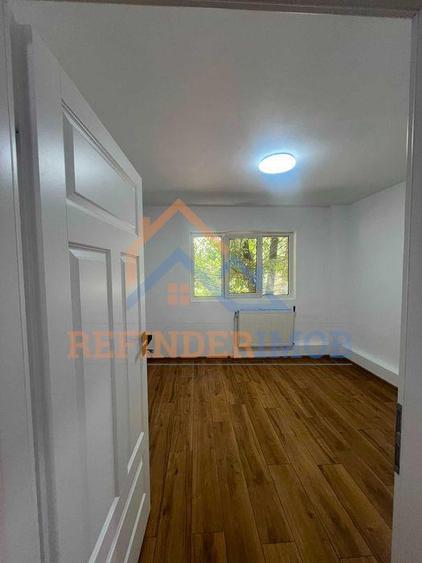 Apartament cu 4 camere decomandat în Tineretului