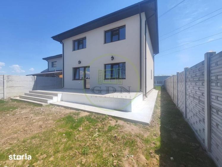 Casă cu 5 camere cu Teren 468 Mp în Malu Mare