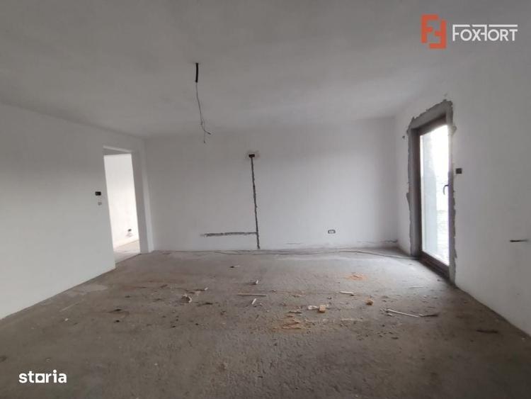 Casă cu 4 camere în Sânandrei