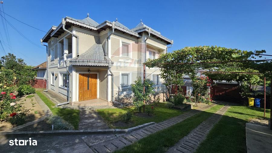 Casă cu 5 camere cu Teren 2078 Mp în Baia