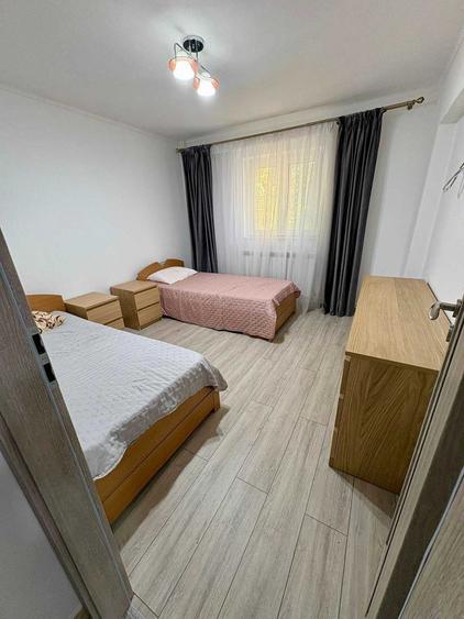 Apartament cu 4 camere decomandat în Exterior Vest