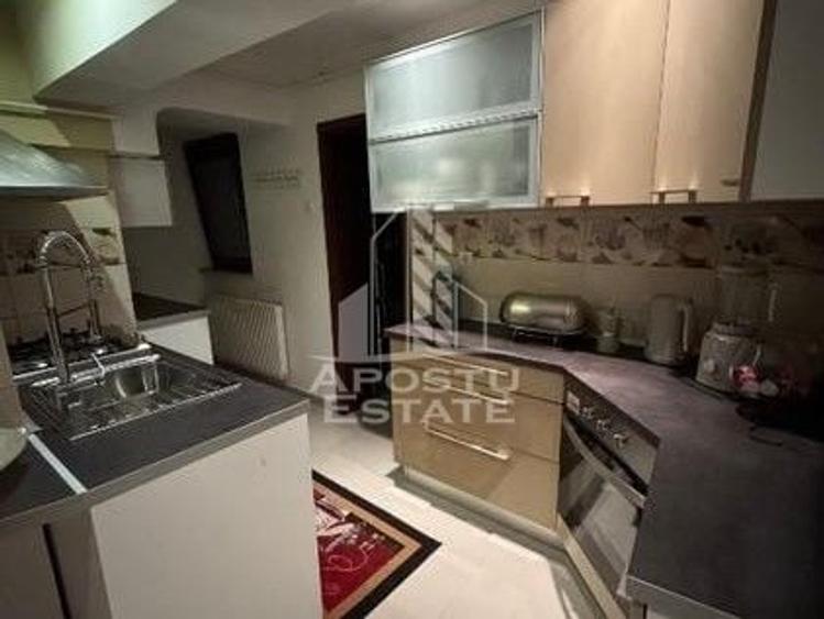 Apartament cu 3 camere semidecomandat, mobilat în Ultracentral