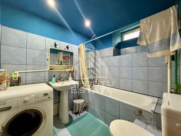 Casă individuală cu 7 camere cu Canalizare în Traian